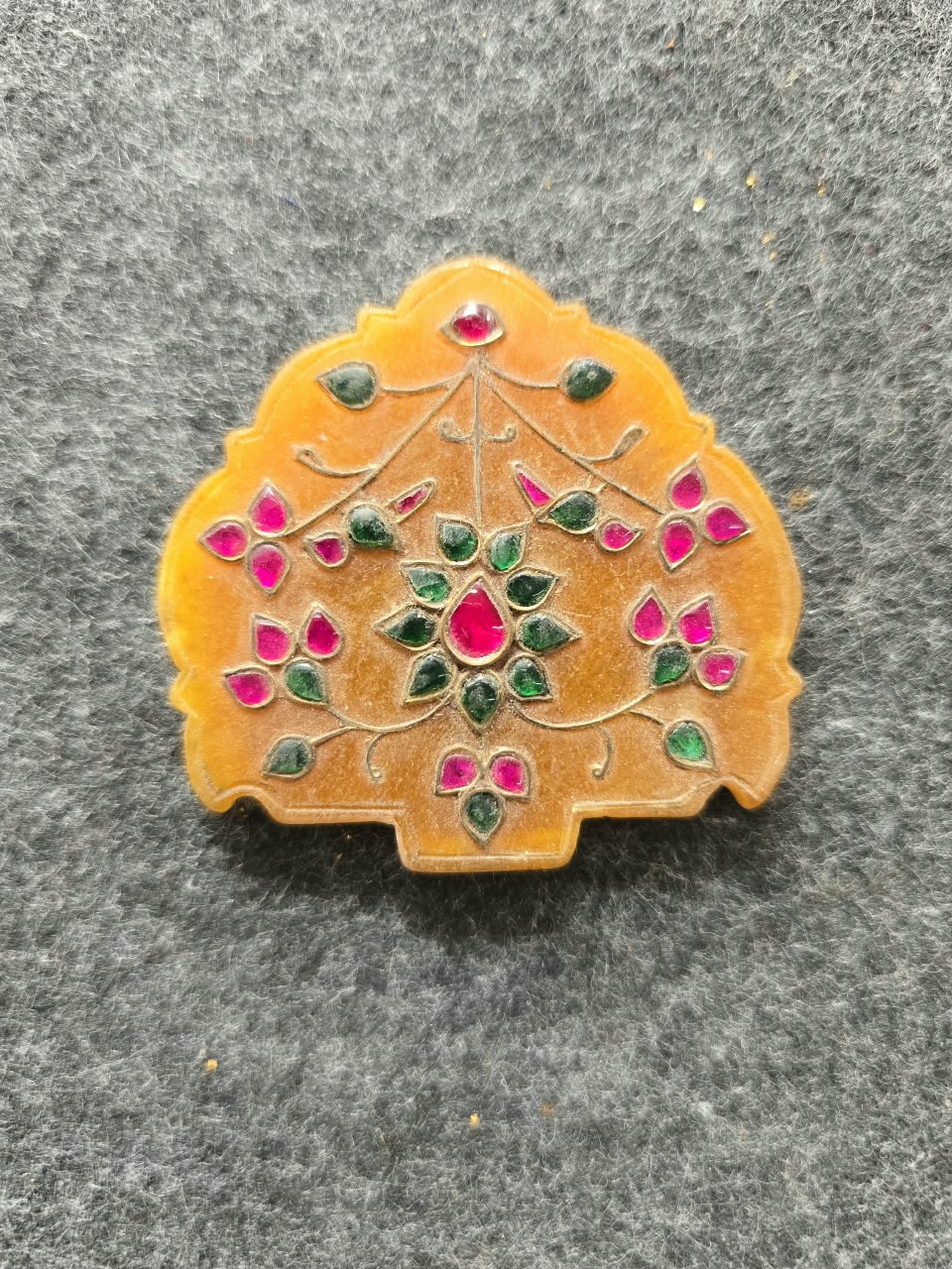 Rare islamic mughal orange jade stone pendant